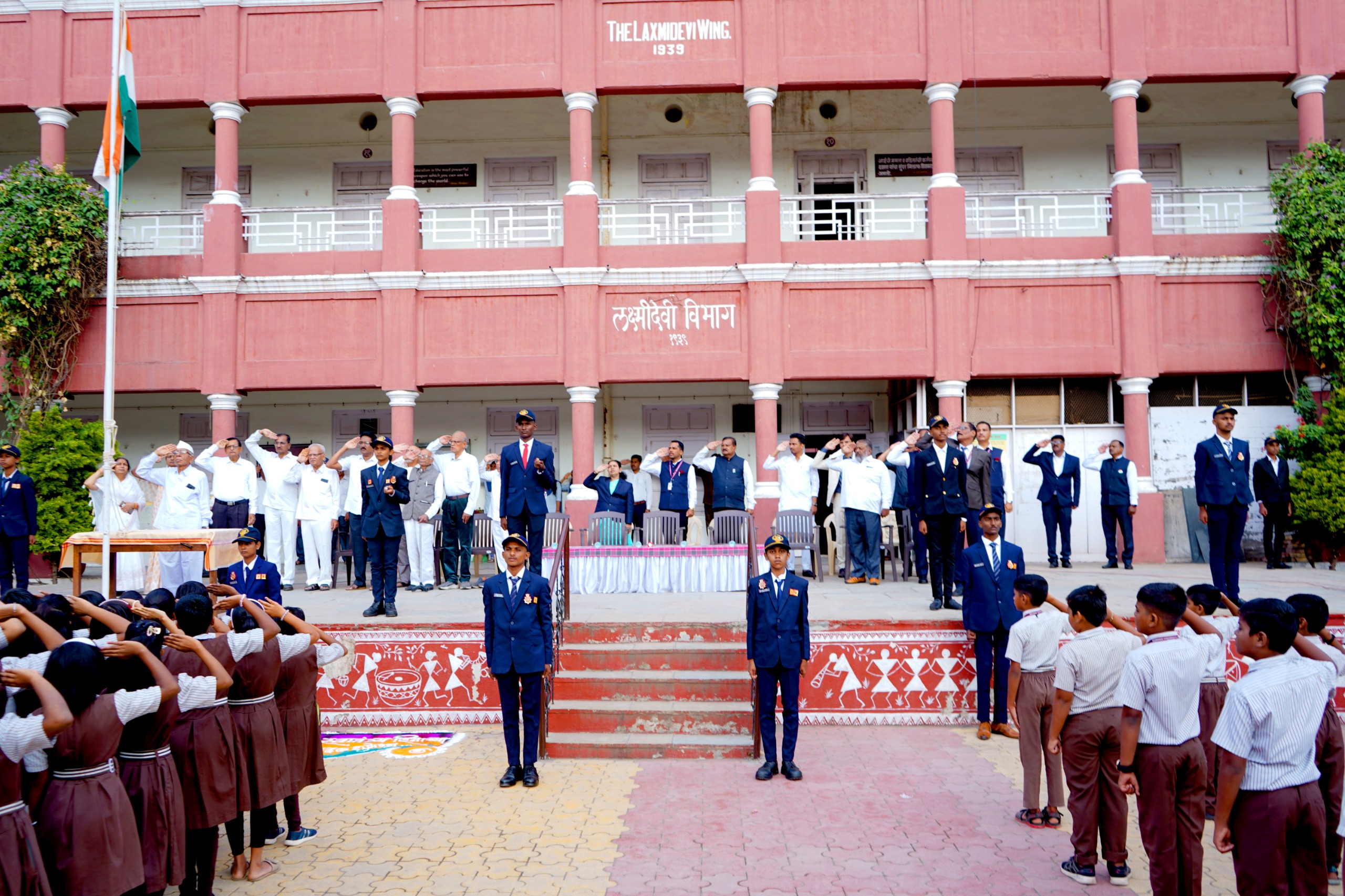 मुधोजी हायस्कूलमध्ये ७८ वा स्वतंत्रता दिवस साजरा .